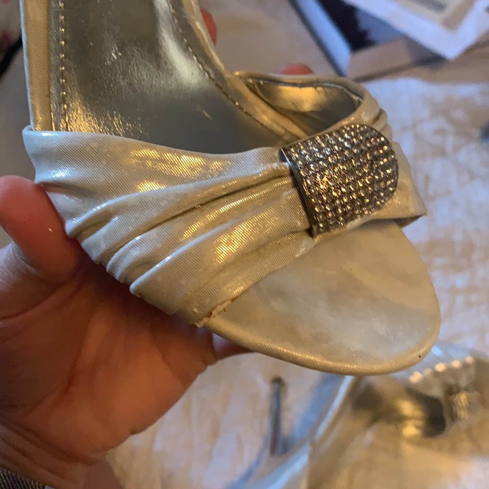 Silvery white Stilettos from Aldo size 7.5-8 - Picture 4 of 4